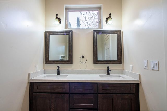 4809 Trails Ct, Modesto, CA 95357