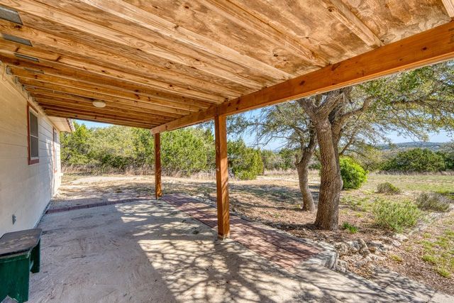1129 Lonesome LOOP, Blanco, TX 78606