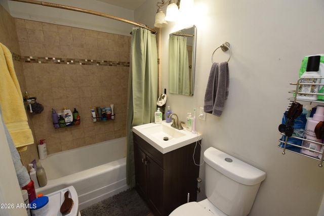 946 E DENTON Lane, Phoenix, AZ 85014