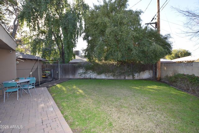 946 E DENTON Lane, Phoenix, AZ 85014