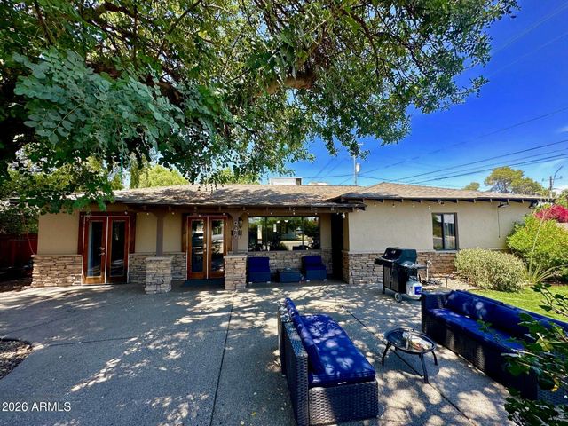 946 E DENTON Lane, Phoenix, AZ 85014