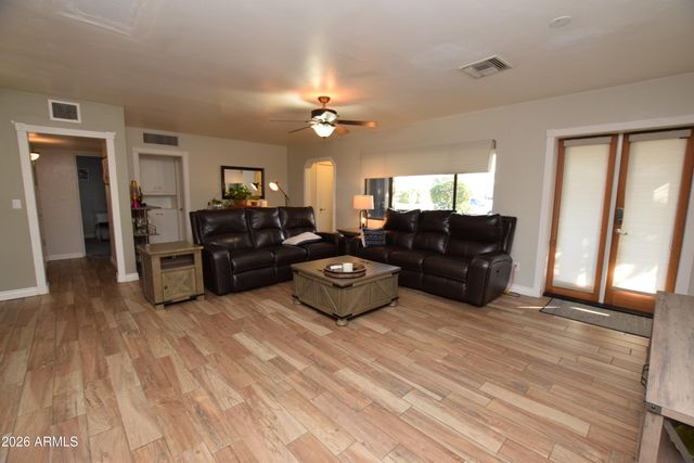 946 E DENTON Lane, Phoenix, AZ 85014