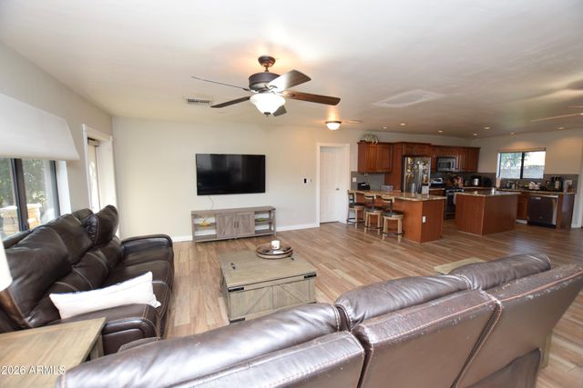 946 E DENTON Lane, Phoenix, AZ 85014