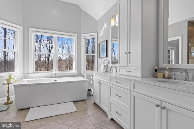 2207 WHITE HORSE RD, Berwyn, PA 19312