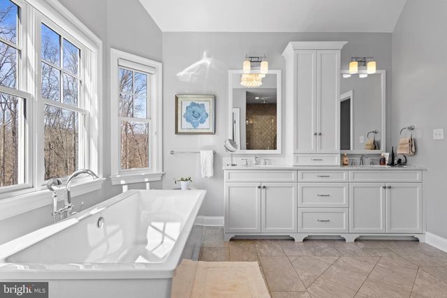 2207 WHITE HORSE RD, Berwyn, PA 19312