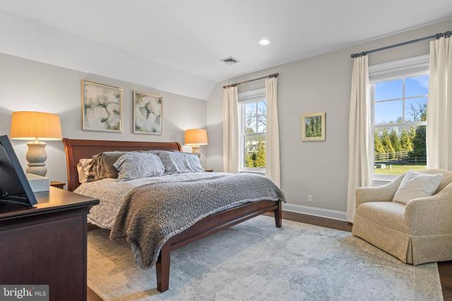 2207 WHITE HORSE RD, Berwyn, PA 19312