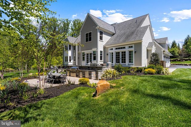 2207 WHITE HORSE RD, Berwyn, PA 19312