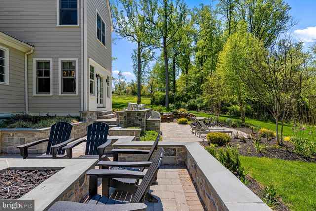 2207 WHITE HORSE RD, Berwyn, PA 19312