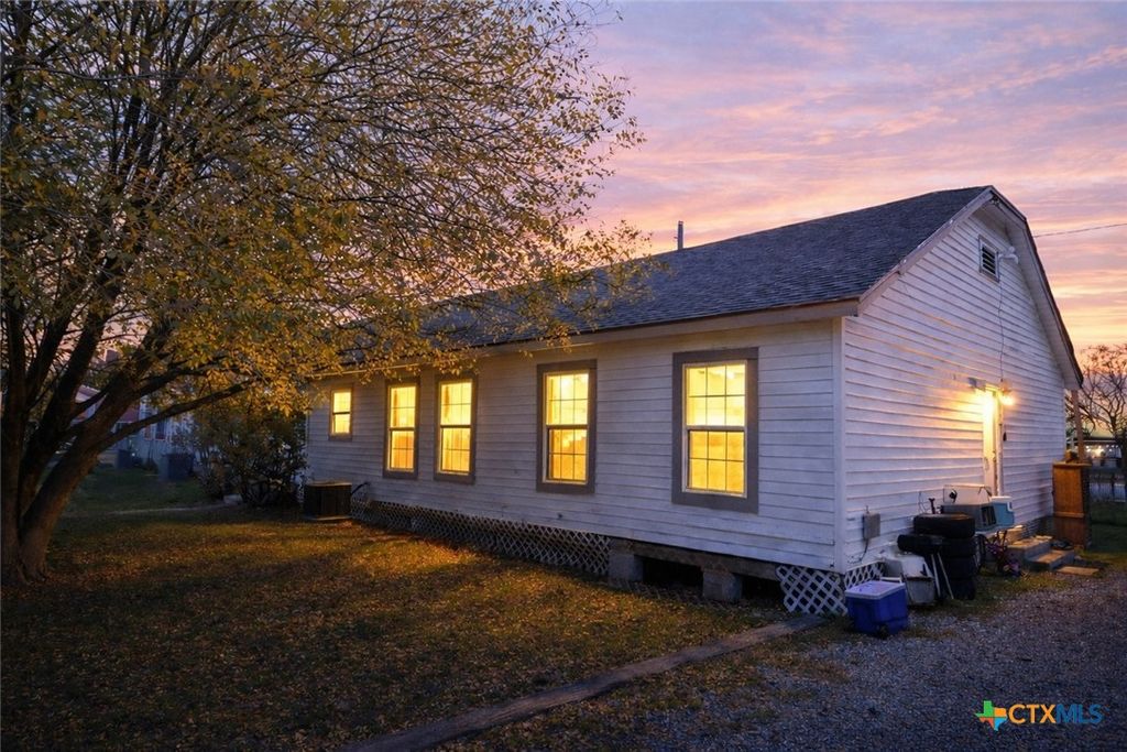 120 Haviland Street, Port Lavaca, TX 77979