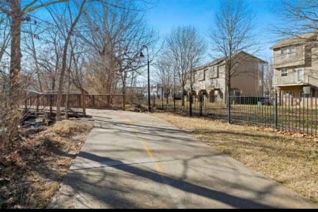 1850 N Scull Creek Drive, Fayetteville, AR 72703