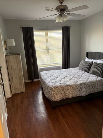 1850 N Scull Creek Drive, Fayetteville, AR 72703