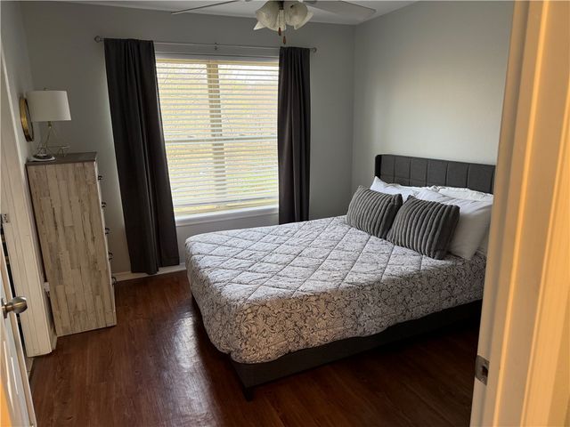 1850 N Scull Creek Drive, Fayetteville, AR 72703