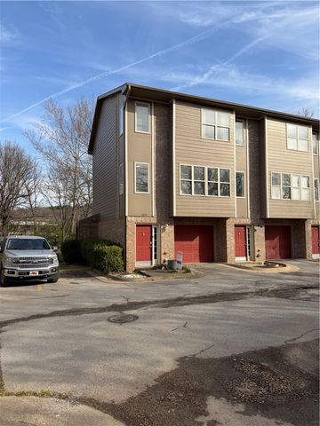 1850 N Scull Creek Drive, Fayetteville, AR 72703