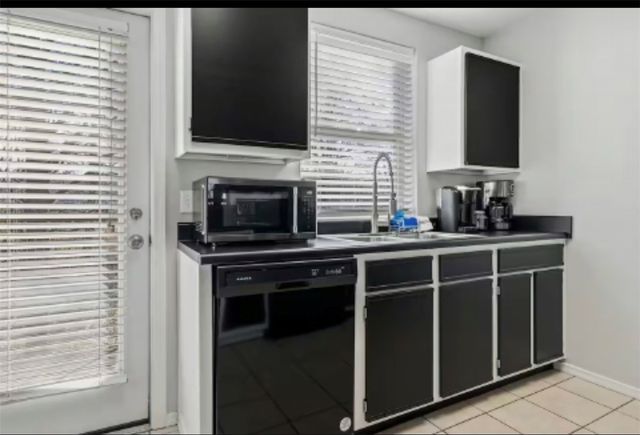 1850 N Scull Creek Drive, Fayetteville, AR 72703