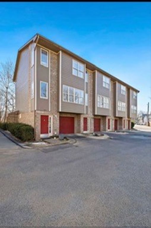 1850 N Scull Creek Drive, Fayetteville, AR 72703