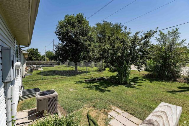 220 Brookmont Drive, Manhattan, KS 66502