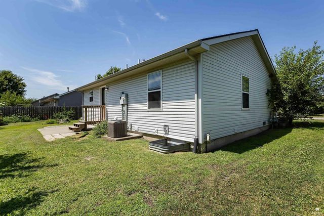 220 Brookmont Drive, Manhattan, KS 66502