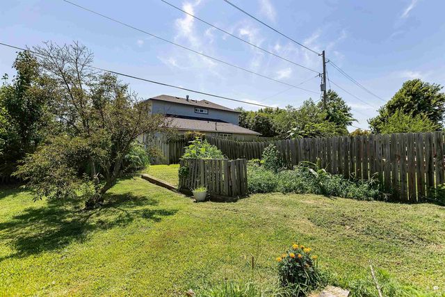 220 Brookmont Drive, Manhattan, KS 66502