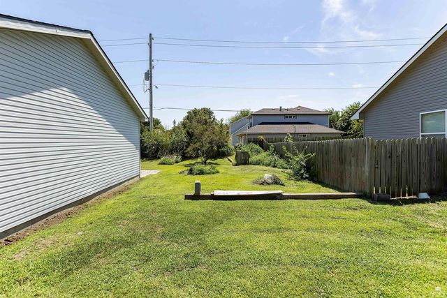 220 Brookmont Drive, Manhattan, KS 66502