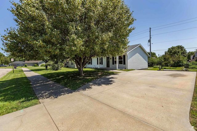 220 Brookmont Drive, Manhattan, KS 66502