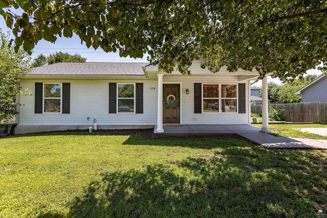 220 Brookmont Drive, Manhattan, KS 66502