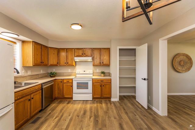 220 Brookmont Drive, Manhattan, KS 66502