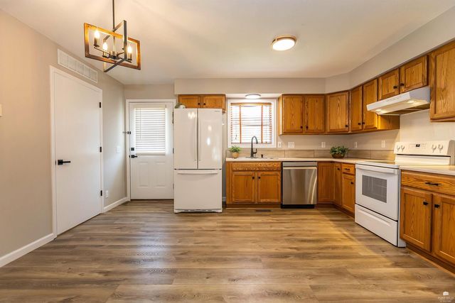 220 Brookmont Drive, Manhattan, KS 66502