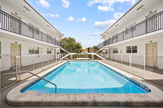 4933 Hollywood Boulevard 201, Hollywood, FL 33021