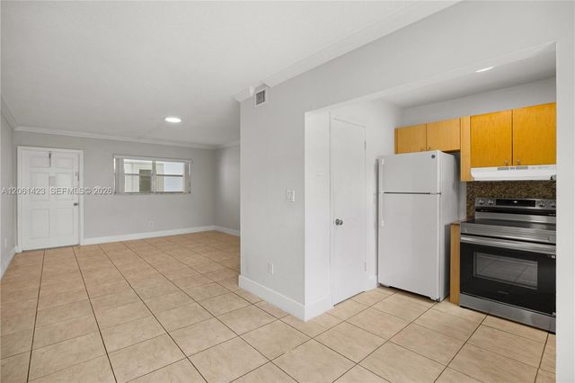 4933 Hollywood Boulevard 201, Hollywood, FL 33021