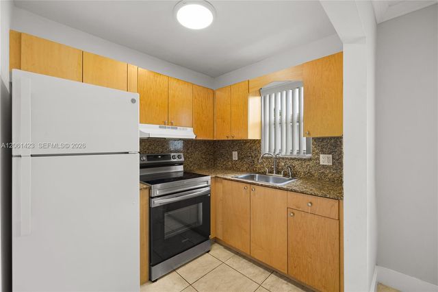 4933 Hollywood Boulevard 201, Hollywood, FL 33021