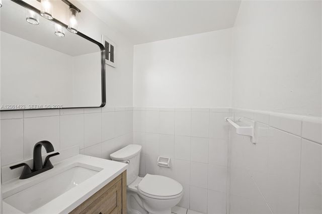 4933 Hollywood Boulevard 201, Hollywood, FL 33021