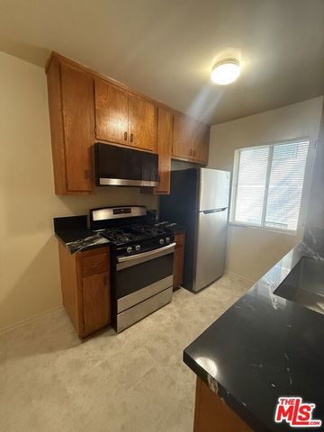 1166 Amherst Avenue 6, Los Angeles, CA 90049