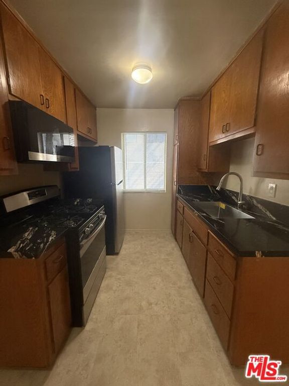 1166 Amherst Avenue 6, Los Angeles, CA 90049