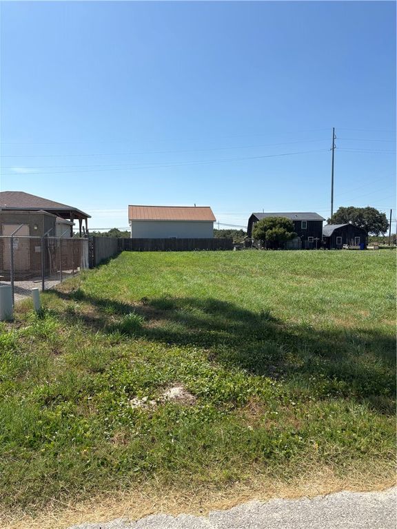 1918 Lynhurst Dr, Corpus Christi, TX 78418 — photo 3