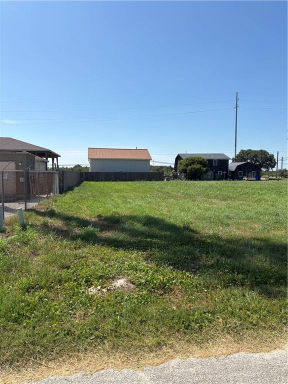 1918 Lynhurst Dr, Corpus Christi, TX 78418 — photo 4