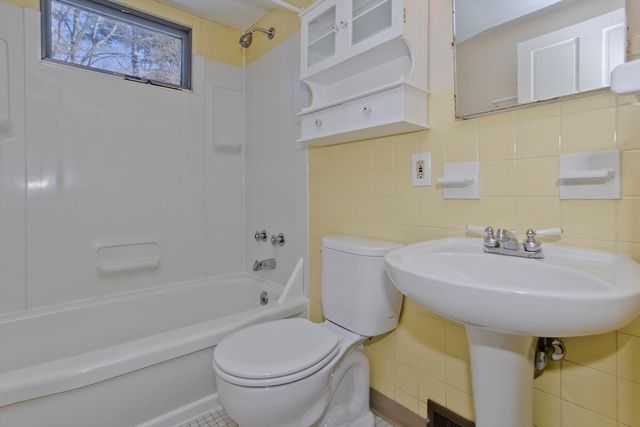 172 Main St, Wilbraham, MA 01095