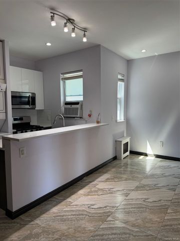 7305 Metropolitan Avenue, Middle Village, NY 11379