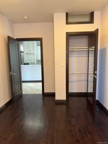 7305 Metropolitan Avenue, Middle Village, NY 11379