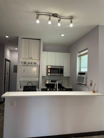 7305 Metropolitan Avenue, Middle Village, NY 11379