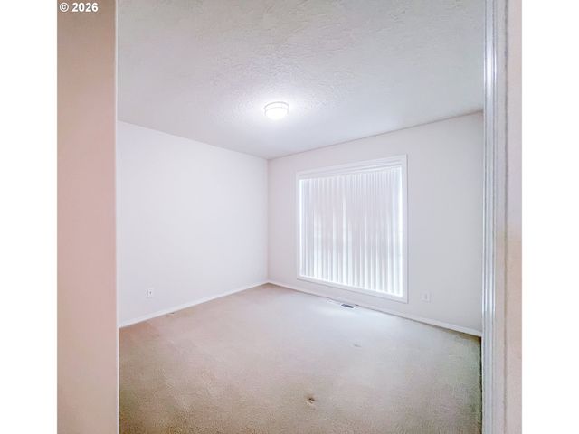 1325 INDEPENDENCE Ave, Woodburn, OR 97071