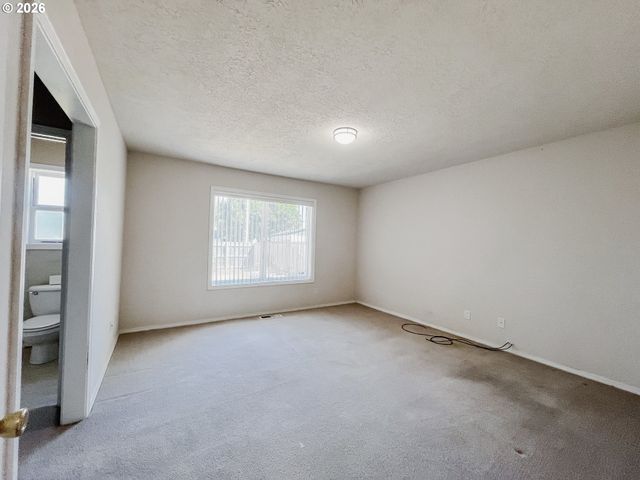 1325 INDEPENDENCE Ave, Woodburn, OR 97071