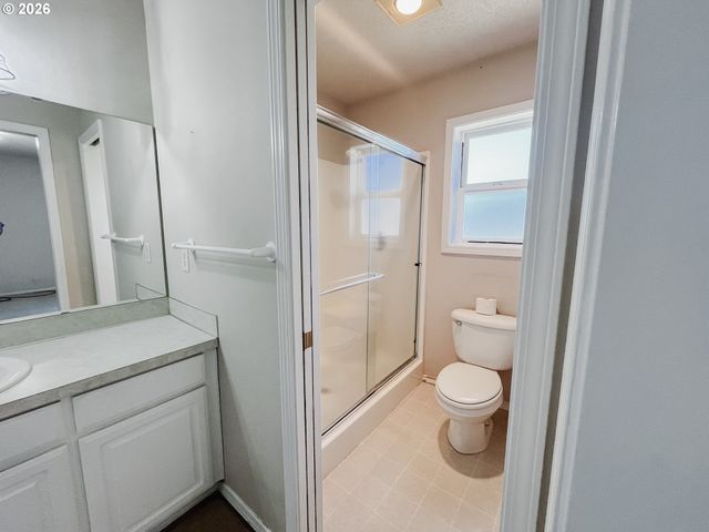 1325 INDEPENDENCE Ave, Woodburn, OR 97071