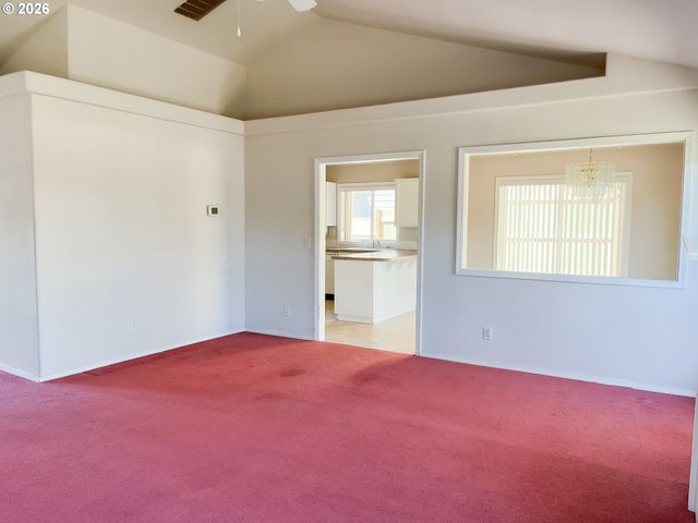 1325 INDEPENDENCE Ave, Woodburn, OR 97071
