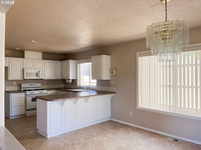 1325 INDEPENDENCE Ave, Woodburn, OR 97071