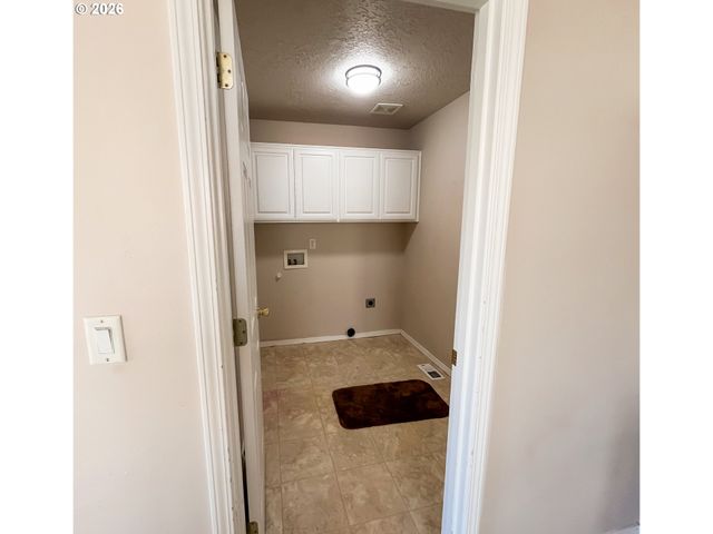 1325 INDEPENDENCE Ave, Woodburn, OR 97071