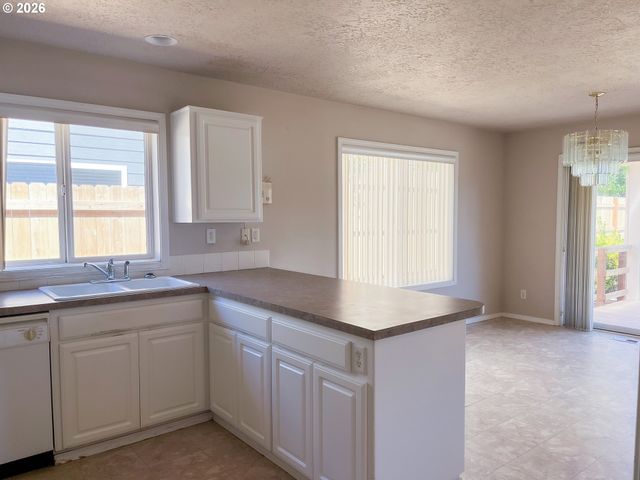 1325 INDEPENDENCE Ave, Woodburn, OR 97071