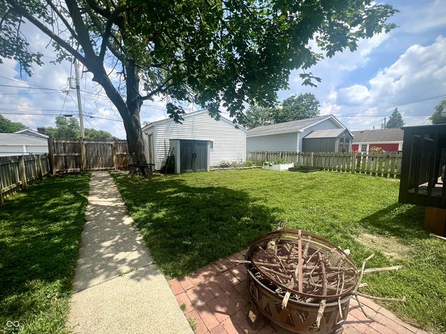 63 N 15th Avenue, Beech Grove, IN 46107