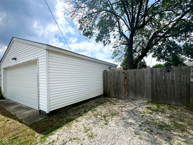 63 N 15th Avenue, Beech Grove, IN 46107