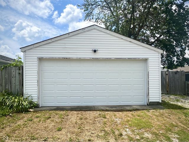 63 N 15th Avenue, Beech Grove, IN 46107