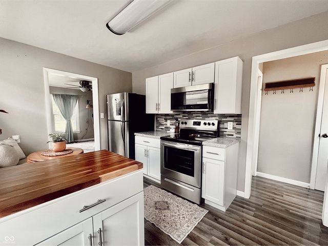 63 N 15th Avenue, Beech Grove, IN 46107